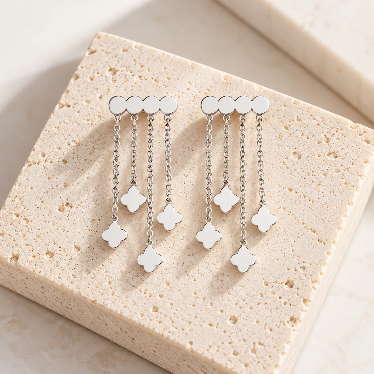Boucles Cascade Chance – Trèfles Argentés – Image 2
