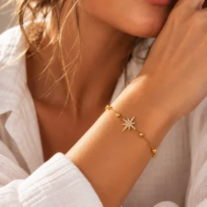 Bracelet doré Nova avec étoile sertie de zircons
