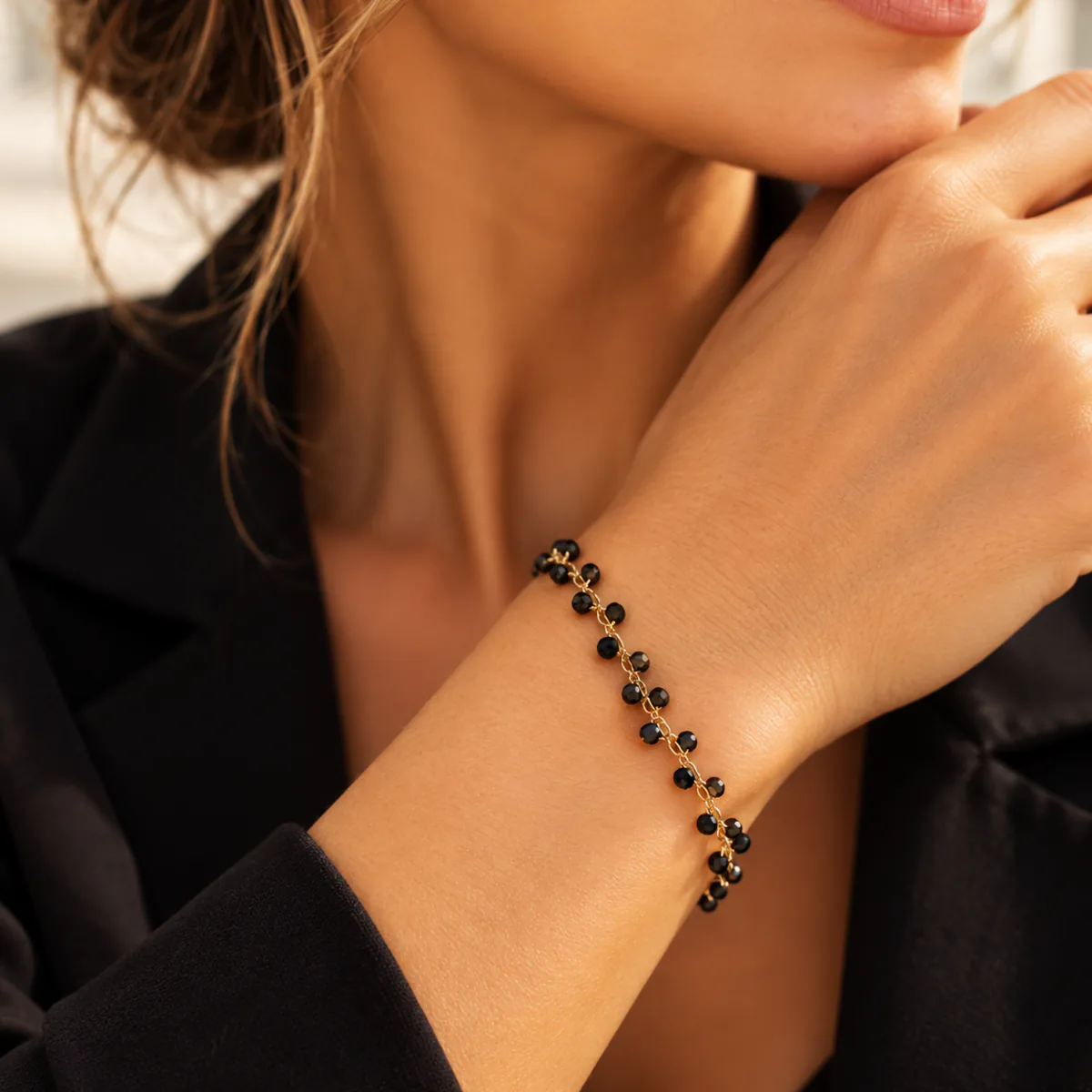 Bracelet doré Nuit Dorée avec perles noires facettées