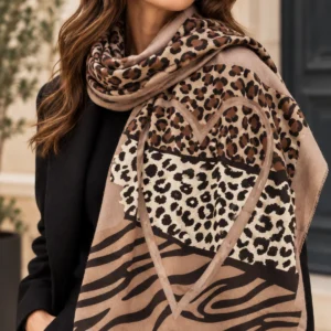 foulard imprimé animalier taupe en viscose et laine. format 110 × 100 cm.