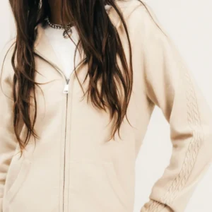 gilet beige zippé à capuche maille fine torsadée style casual chic