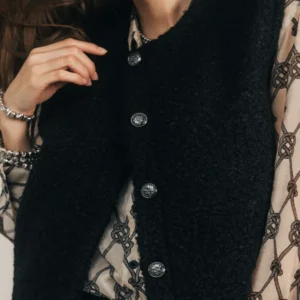 Gilet sans manches noir bouclette avec boutons bijou