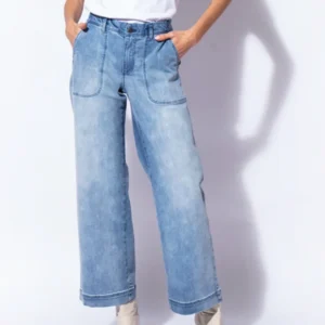 Jean large bleu clair avec poches plaquées et ourlet large