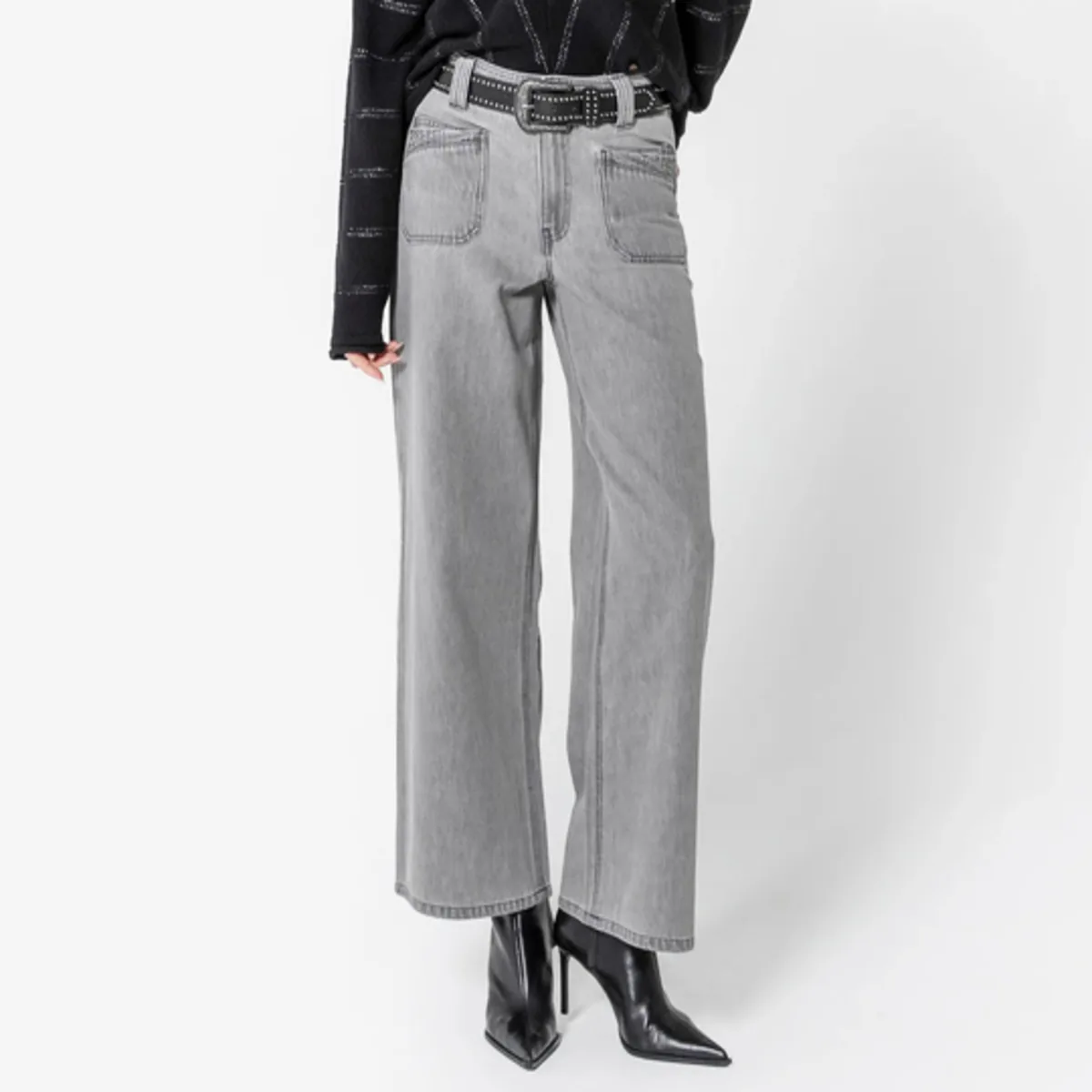 Jean large gris coupe droite avec clous aux poches