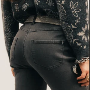 Pantalon gris coupe slim