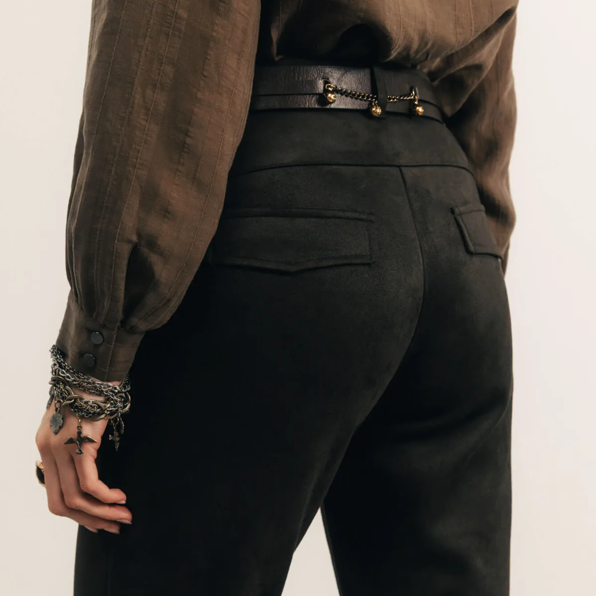 Pantalon kaki suédé coupe cigarette