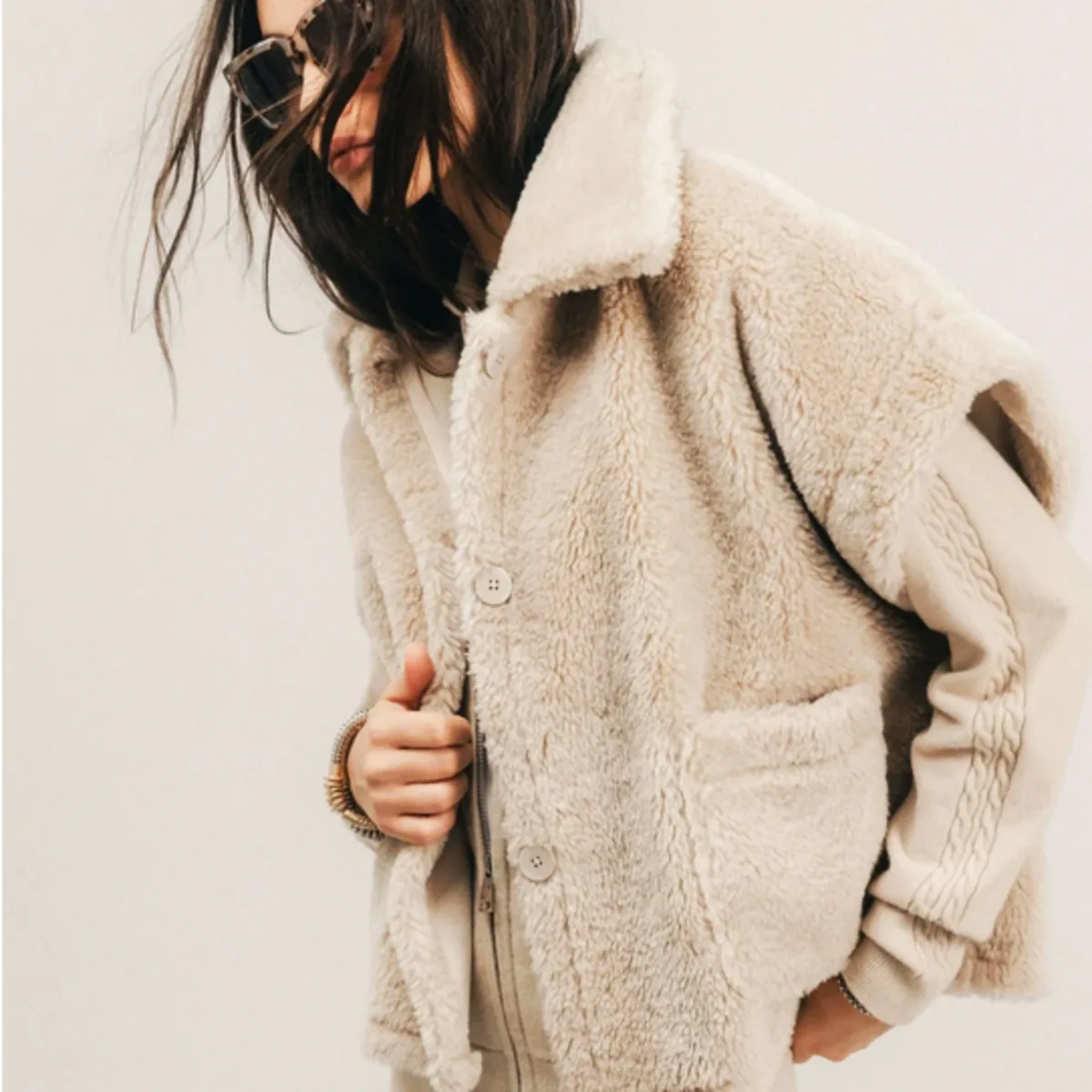 Poncho beige effet peau lainée oversized pour femme