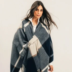 Poncho à carreaux bleu et beige pour femme