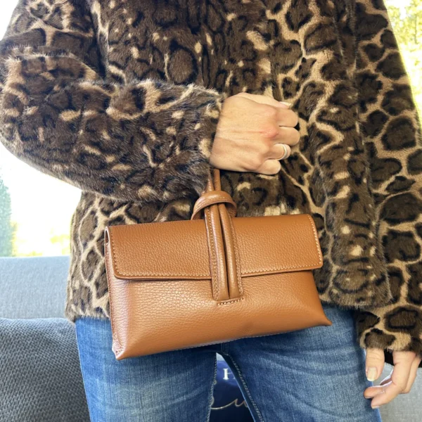 La pochette cuir Togo camel