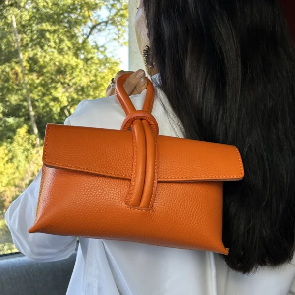 La pochette cuir Togo orange